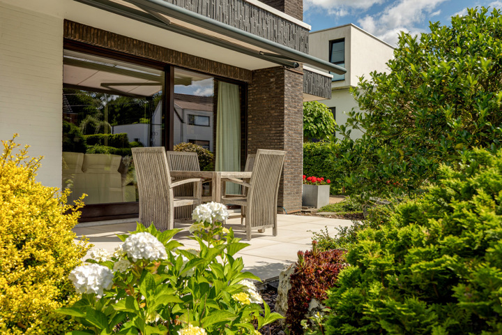 Goedgelegen bungalow met tuin, oprit en garage