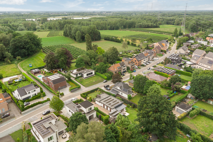Goedgelegen bungalow met tuin, oprit en garage