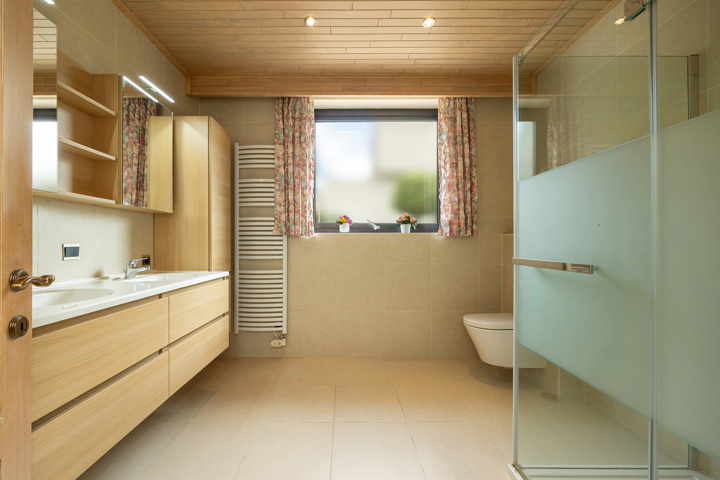 Goedgelegen bungalow met tuin, oprit en garage