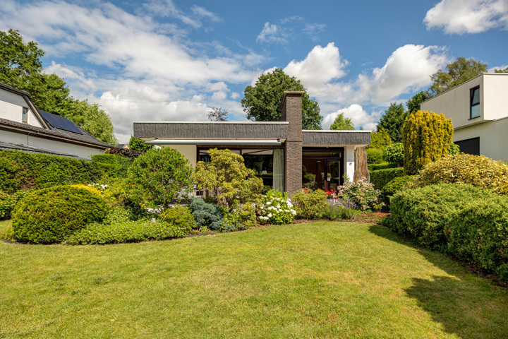 Goedgelegen bungalow met tuin, oprit en garage