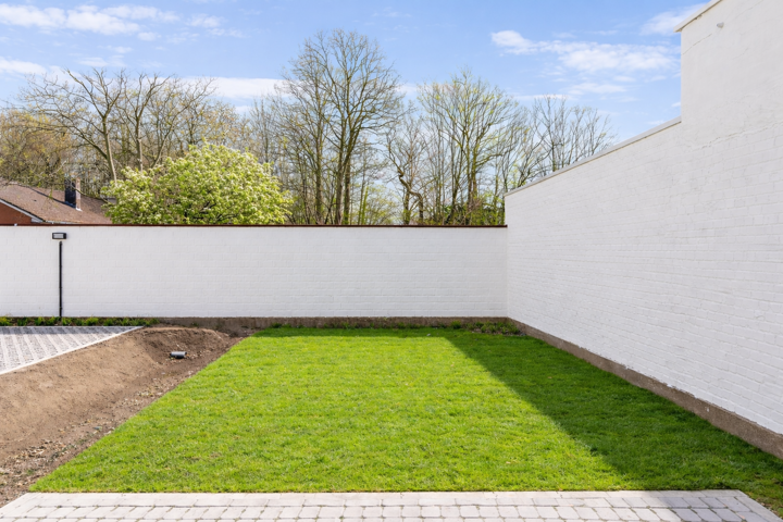 Ruim Nieuwbouwappartement met zonnig terras en tuin. 