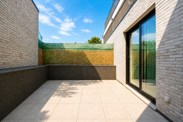 Gelijkvloers, instapklaar appartement met terras