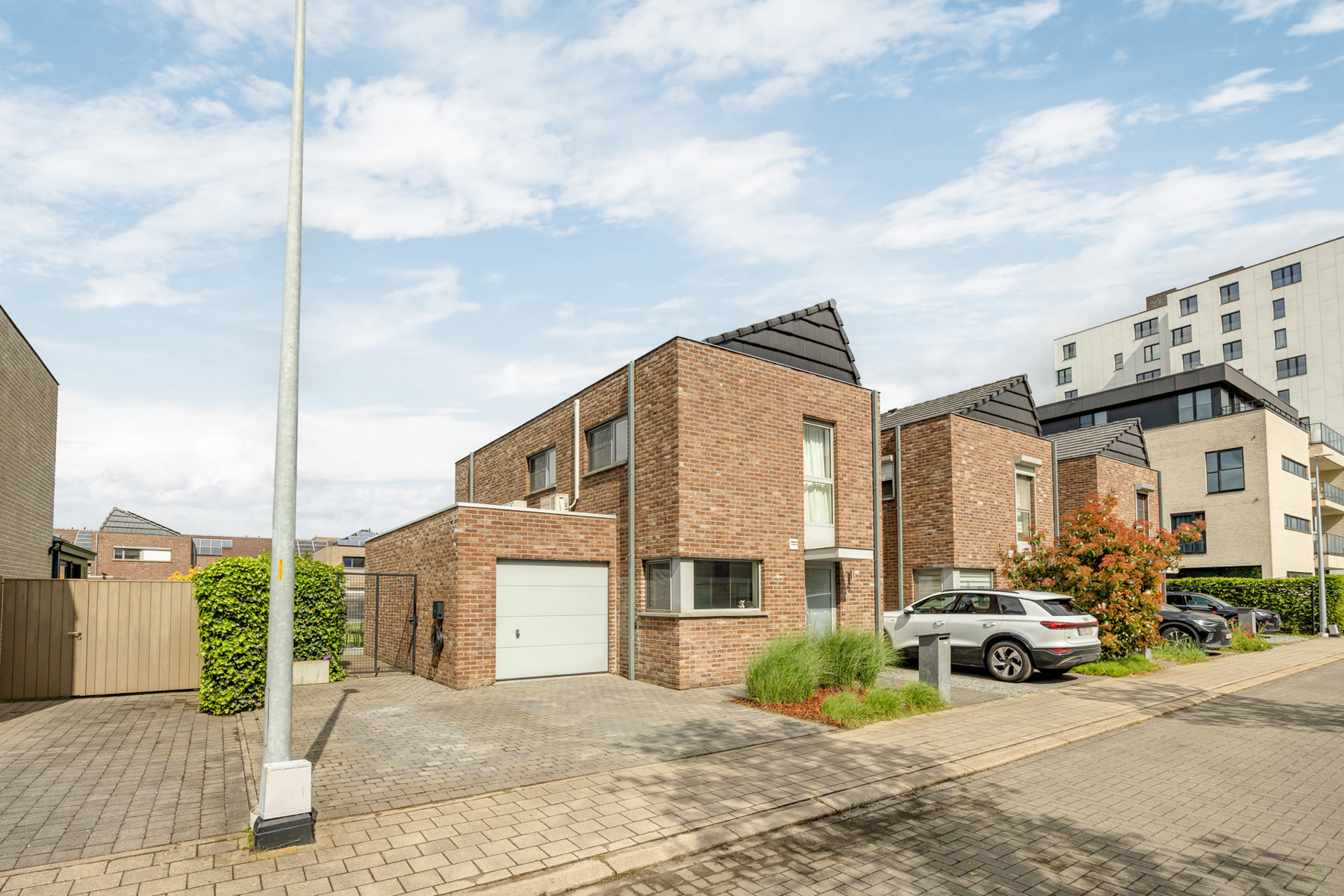 Goed gelegen woning met 3 slaapkamers, garage en tuin