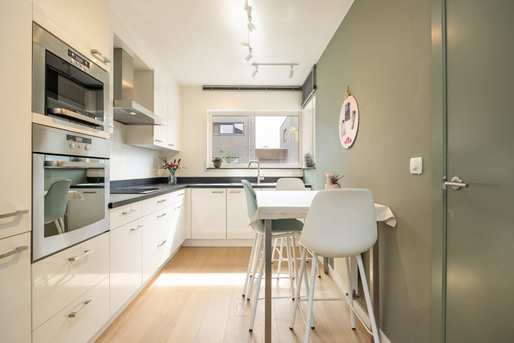 Goed gelegen woning met 3 slaapkamers, garage en tuin