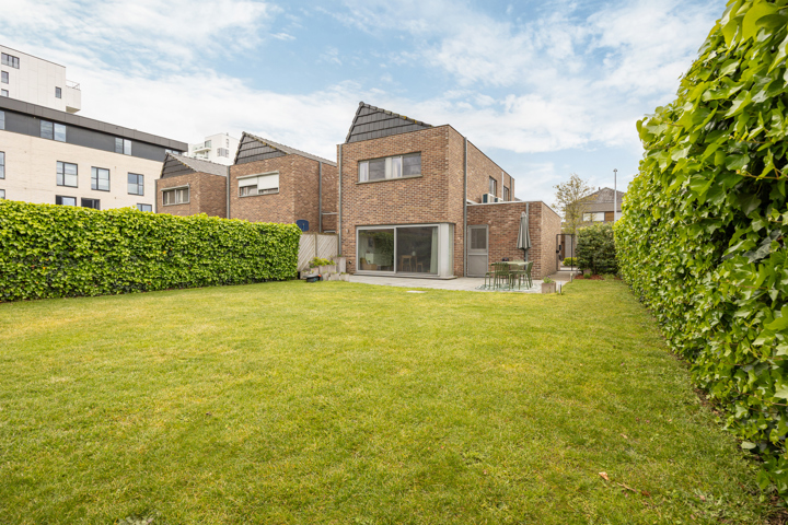 Goed gelegen woning met 3 slaapkamers, garage en tuin