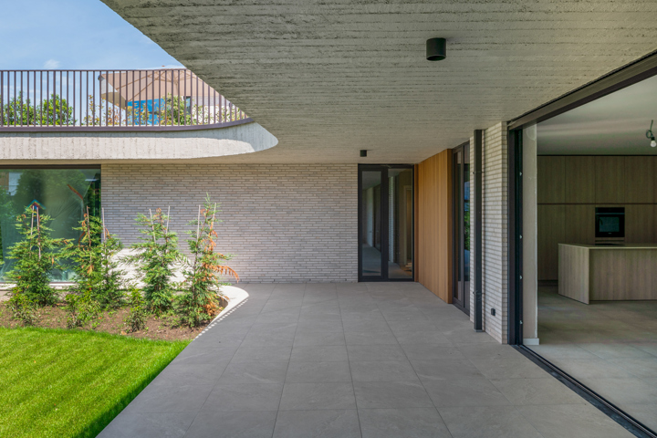 Luxueus hoekappartement met riante tuin