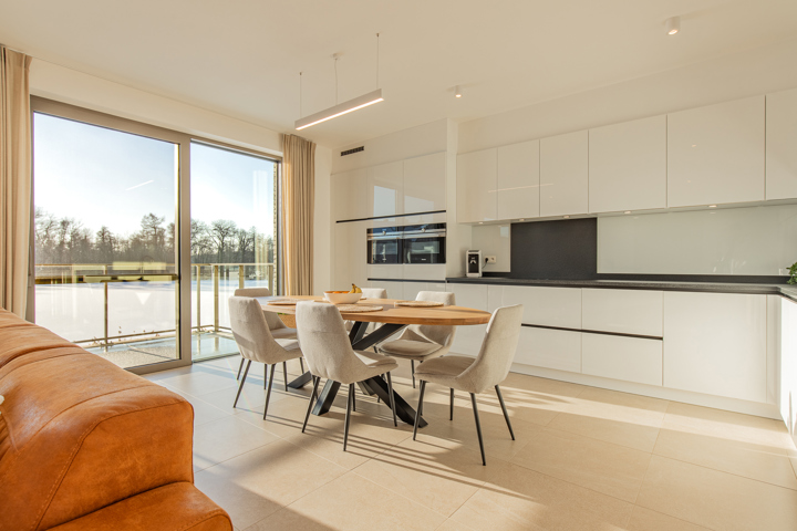 Recent appartement met uitzicht over het Donkmeer