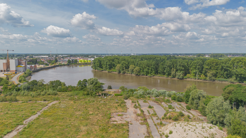 Te renoveren woning op een unieke locatie 
