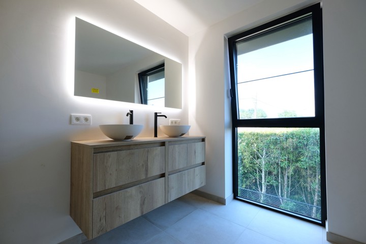 Centraal gelegen, lichtrijk nieuwbouwappartement 