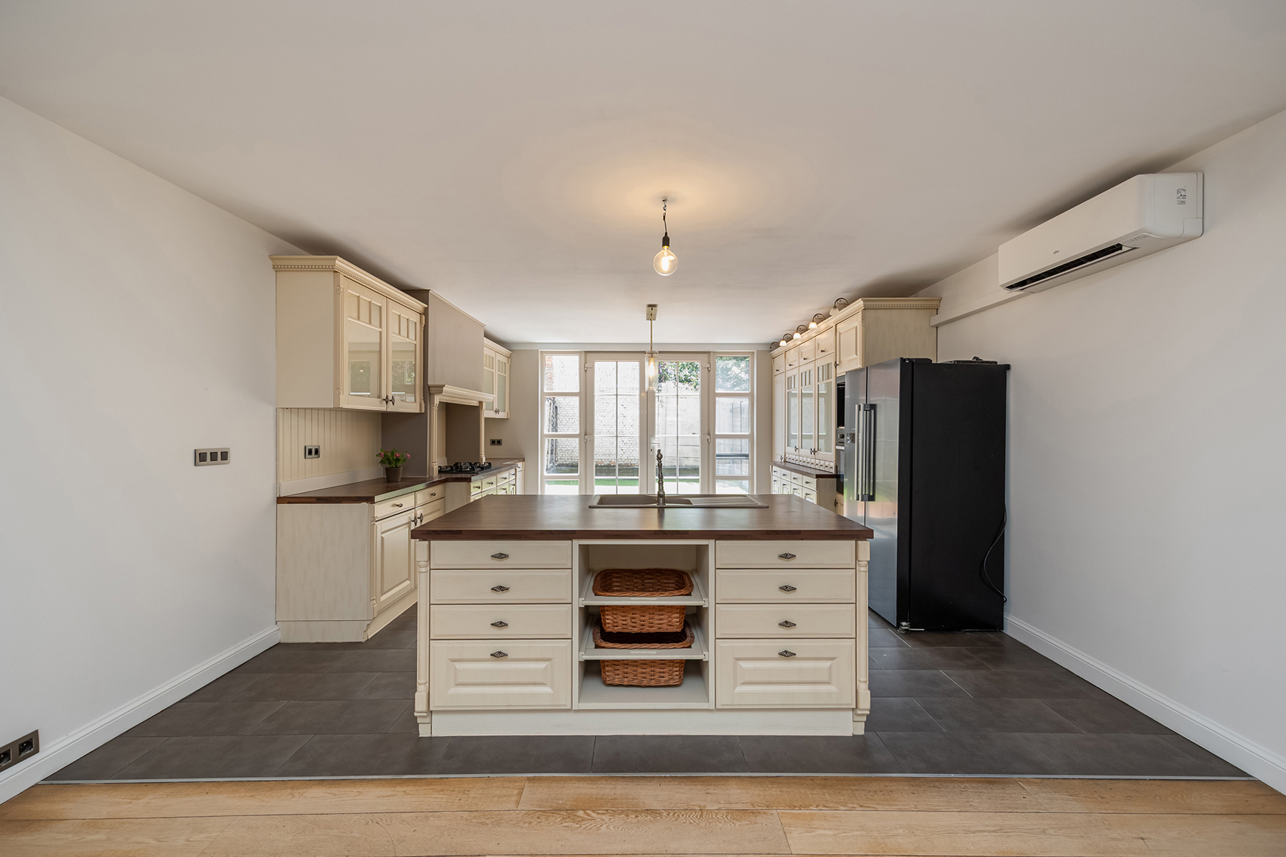 Uitstekend gelegen, ruime woning met zonnige tuin