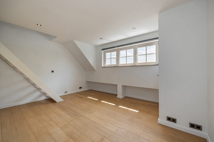 Uitstekend gelegen, ruime woning met zonnige tuin