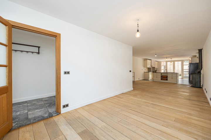 Uitstekend gelegen, ruime woning met zonnige tuin