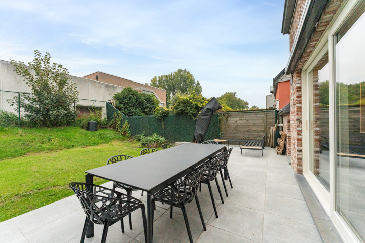 Instapklare woning met 4 slpk, garage en tuin