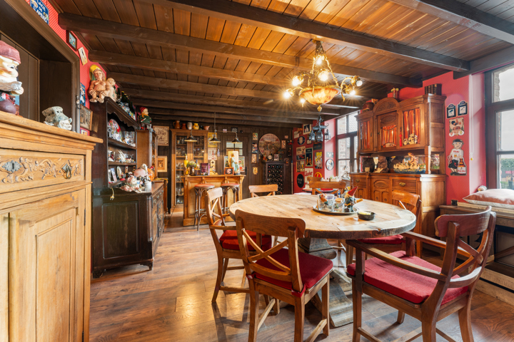 Landhuis met magazijnen, idyllisch gelegen op 5.388 m²