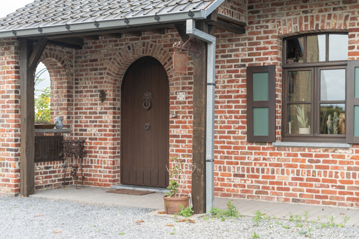 Landhuis met magazijnen, idyllisch gelegen op 5.388 m²