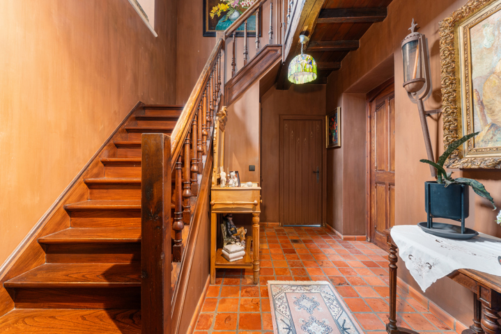 Landhuis met magazijnen, idyllisch gelegen op 5.388 m²