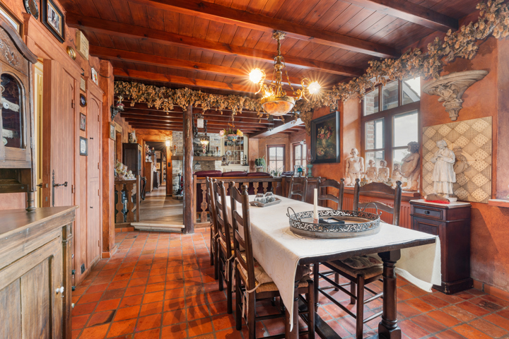 Landhuis met magazijnen, idyllisch gelegen op 5.388 m²