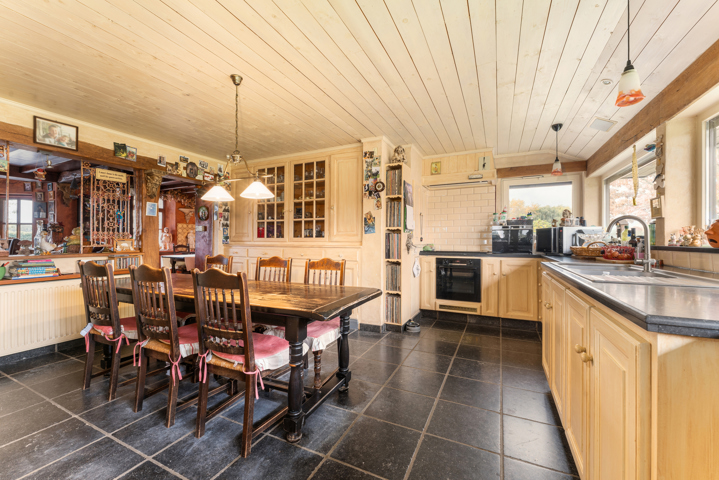 Landhuis met magazijnen, idyllisch gelegen op 5.388 m²