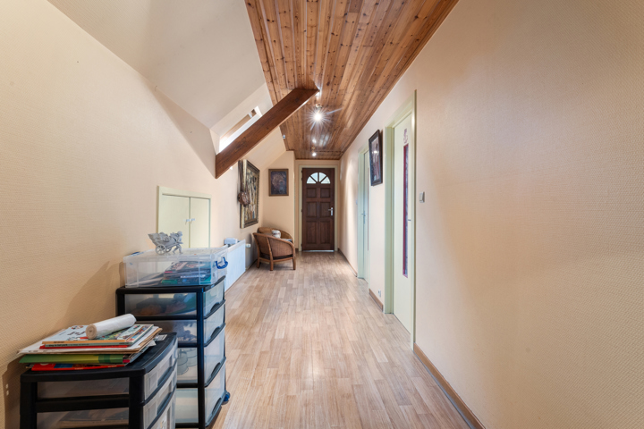 Landhuis met magazijnen, idyllisch gelegen op 5.388 m²