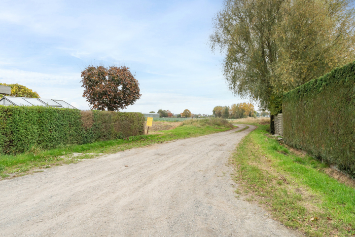 Landhuis met magazijnen, idyllisch gelegen op 5.388 m²