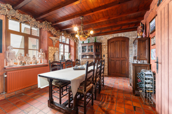 Landhuis met magazijnen, idyllisch gelegen op 5.388 m²