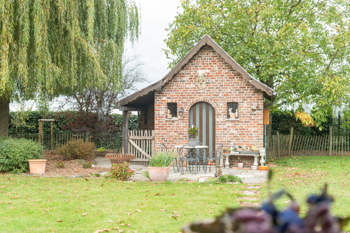 Landhuis met magazijnen, idyllisch gelegen op 5.388 m²