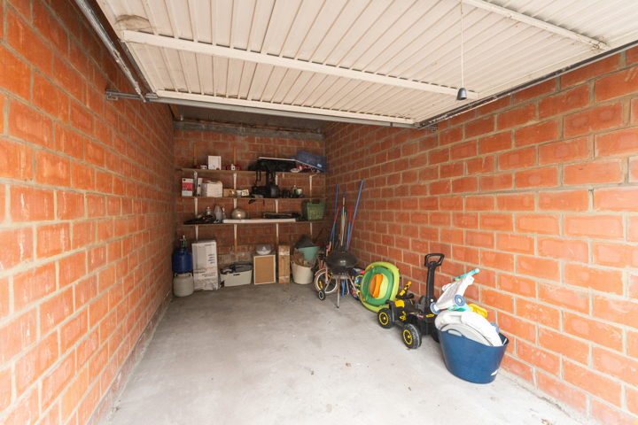 Centraal gelegen woning met afzonderlijke garage