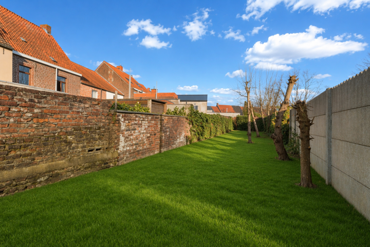 Te renoveren woonhuis op 219m²,centraal gelegen te Roeselare