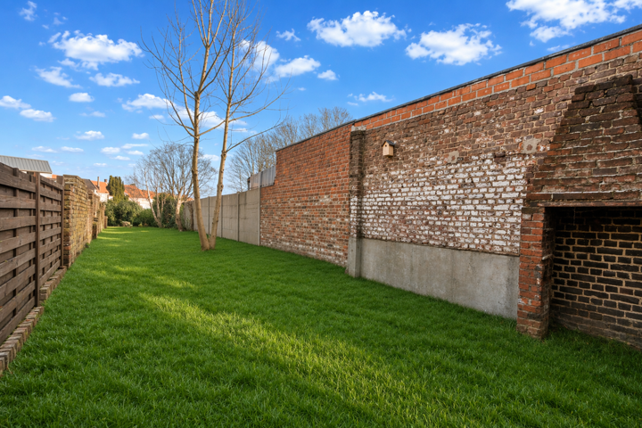 Te renoveren woonhuis op 219m²,centraal gelegen te Roeselare