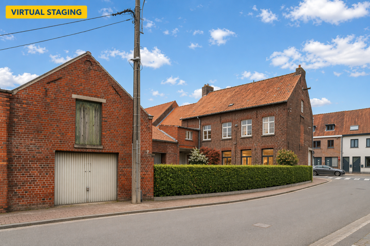 Ruime te renoveren woning met garage in centrum Kortemark