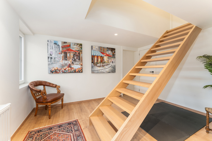 Charmante gerenoveerde woning met 3 slpk en 2 garages