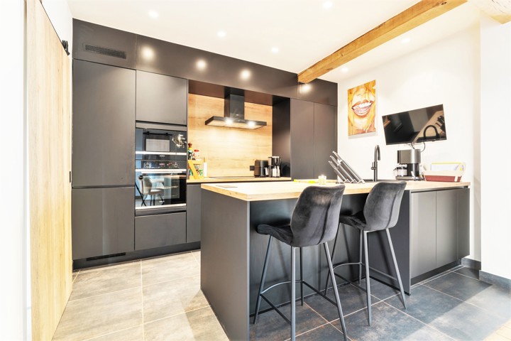 Charmante gerenoveerde woning met 3 slpk en 2 garages