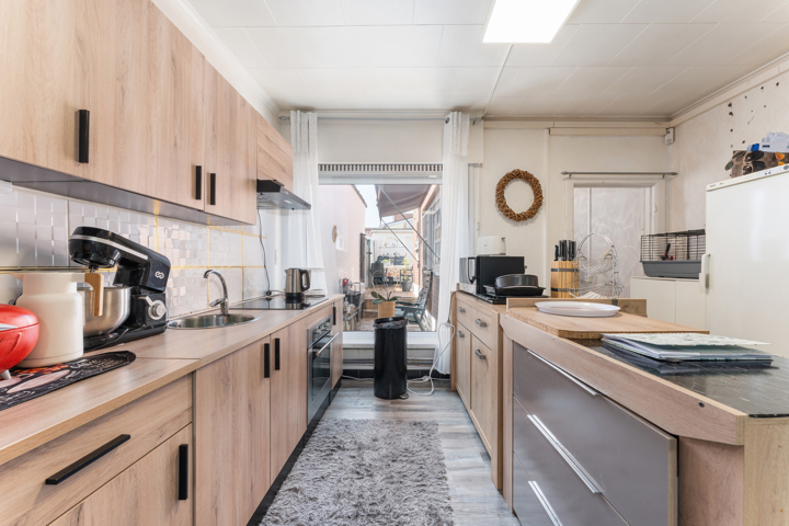 Rijwoning met terras op wandelafstand centrum Roeselare