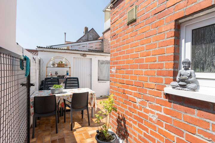 Rijwoning met terras op wandelafstand centrum Roeselare