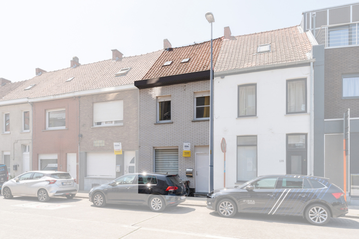 Rijwoning met terras op wandelafstand centrum Roeselare