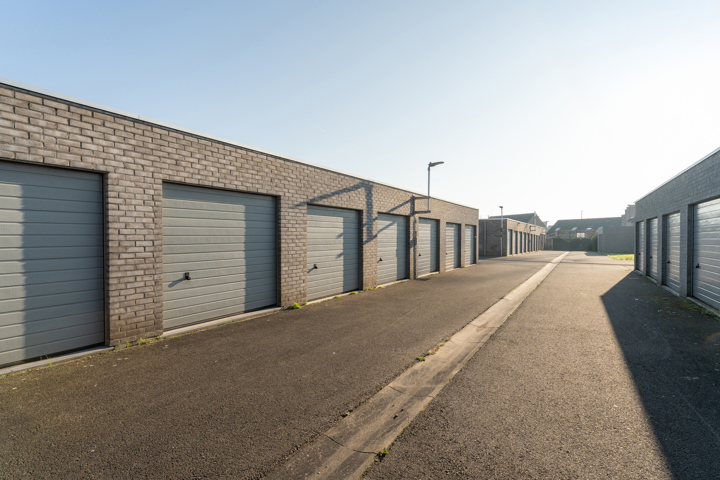 Recente HOB met 4 slpks en afzonderlijke garage te Roeselare