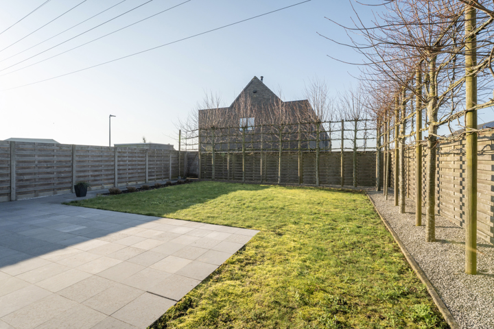 Recente HOB met 4 slpks en afzonderlijke garage te Roeselare