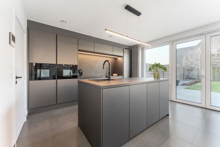 Recente HOB met 4 slpks en afzonderlijke garage te Roeselare