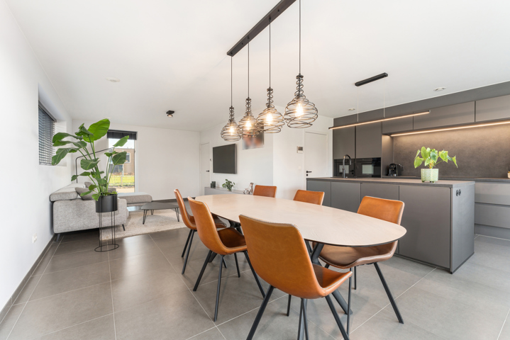 Recente HOB met 4 slpks en afzonderlijke garage te Roeselare