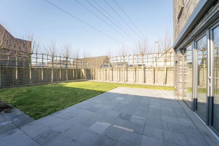 Recente HOB met 4 slpks en afzonderlijke garage te Roeselare