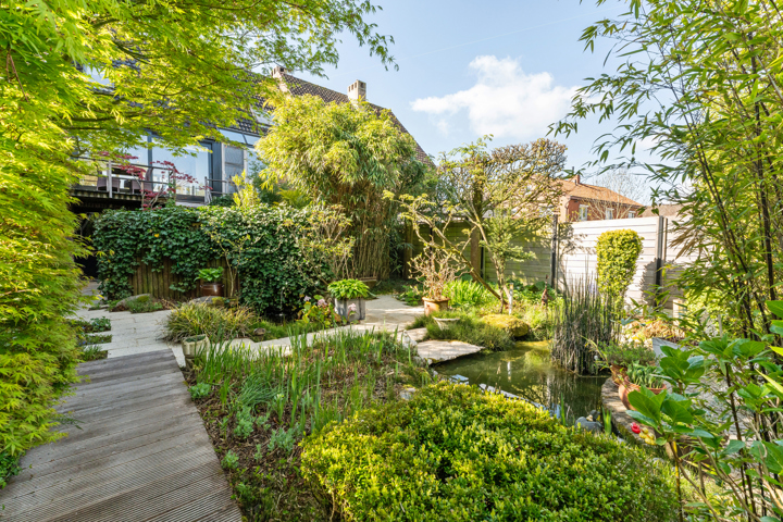 Handelsruimte met prachtige woning te koop in Roeselare!