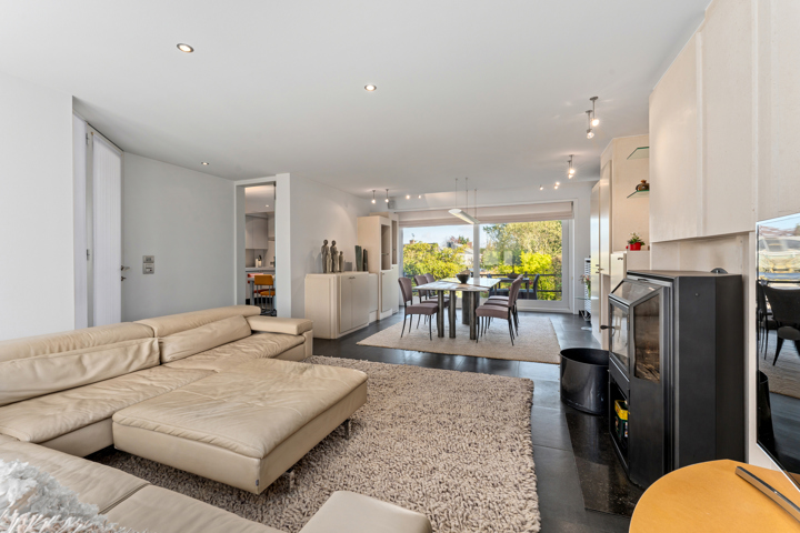 Handelsruimte met prachtige woning te koop in Roeselare!