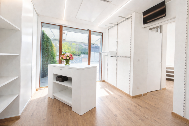 Handelsruimte met prachtige woning te koop in Roeselare!