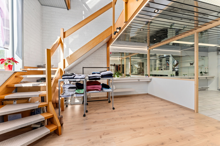 Handelsruimte met prachtige woning te koop in Roeselare!