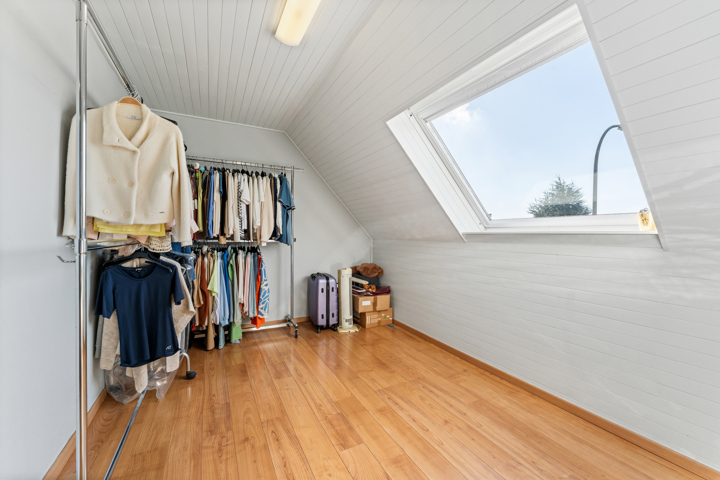 Handelsruimte met prachtige woning te koop in Roeselare!