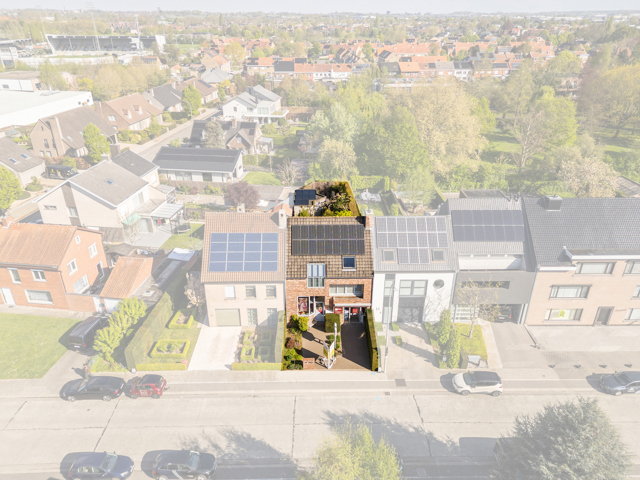 Handelsruimte met prachtige woning te koop in Roeselare!