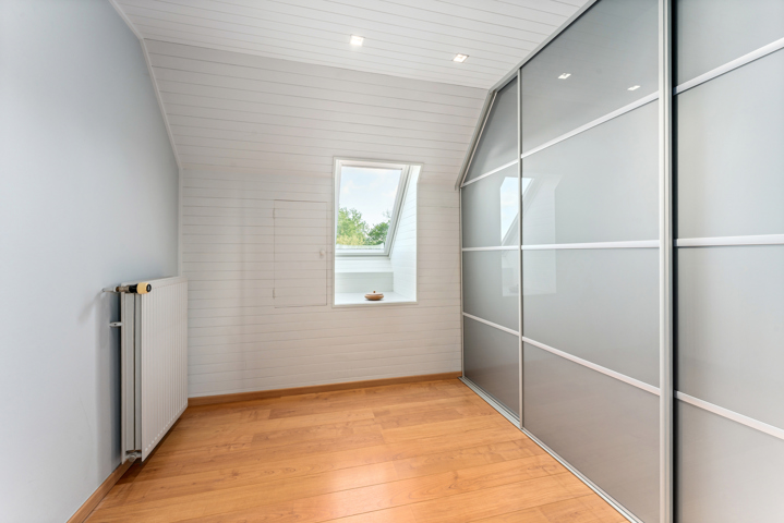 Handelsruimte met prachtige woning te koop in Roeselare!