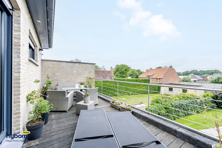Instapklare woning met handelsruimte in centrum Kortemark