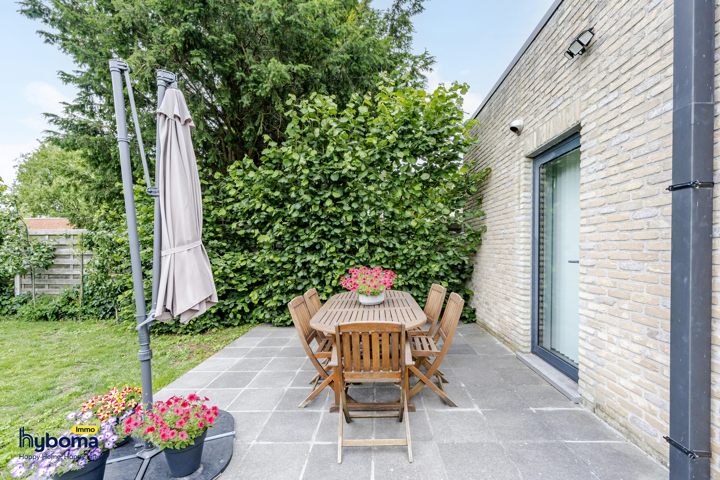 Instapklare woning met handelsruimte in centrum Kortemark