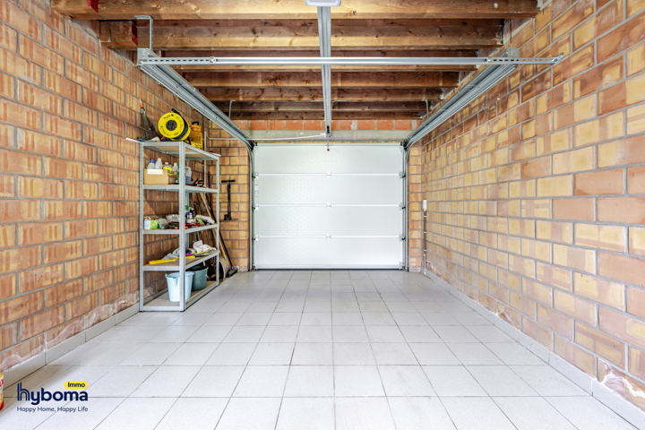 Instapklare woning met handelsruimte in centrum Kortemark